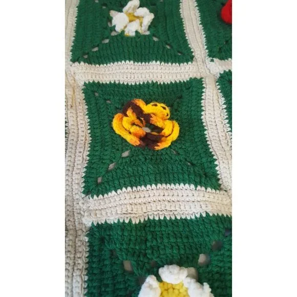 Vintage granny square Afghan flower center Green White 43 x 58 Crochet Hand Made - Picture 9 of 9